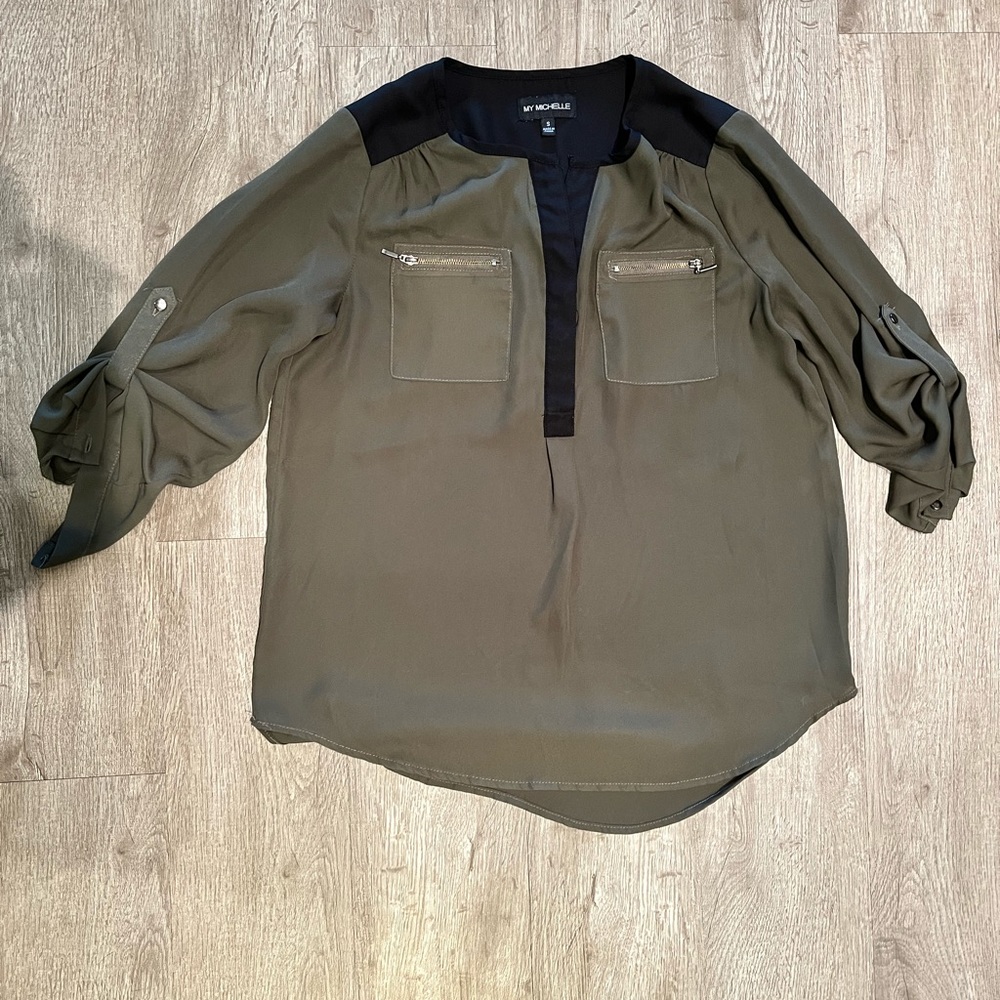 Green dress shirt. Small